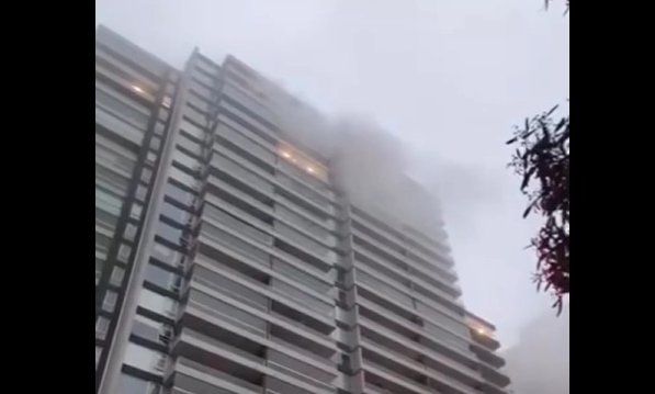 Incendio afecta a un departamento en la Av. Costa de Montemar en Concón: evacúan a residentes del edificio