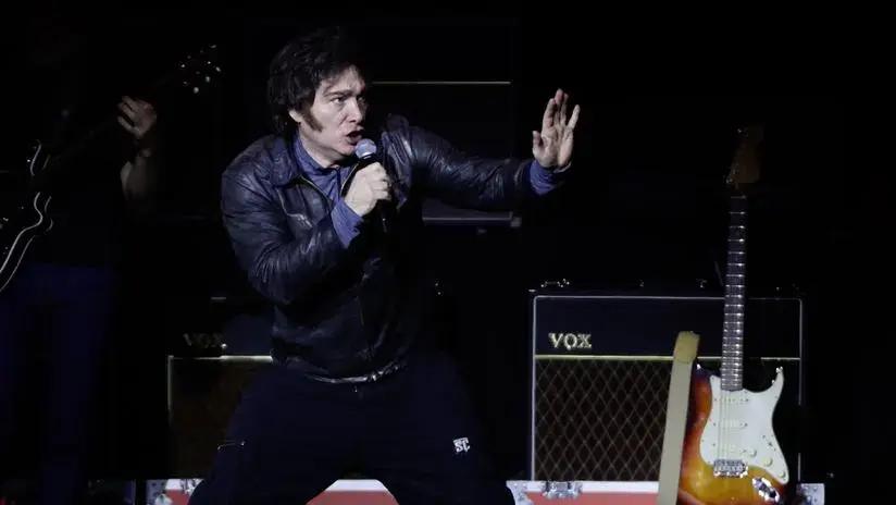 Milei da un concierto de rock en medio de una tormenta política en Argentina