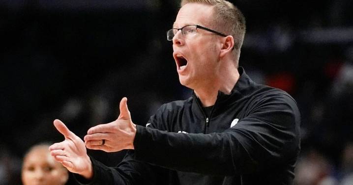 Matthew Mitchell returns to coaching, takes over Houston women's program in wide open Big 12