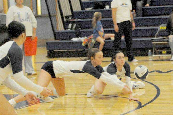 PREP VOLLEYBALL ROUNDUP: Sequim holds serve against rival Port Angeles; Forks wins in 3
