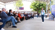 Alcaldesa entrega obra en Secundaria Técnica 33, en León; alumnos reclaman baches y asaltos
