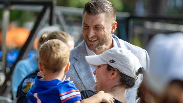 See Tim Tebow and the rest of the SEC Nation crew pick the winner of Florida football vs. Texas