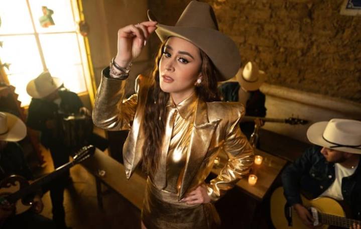 "AGÜITE", la canción con la que Viviann Baeza le pone ritmo al desamor