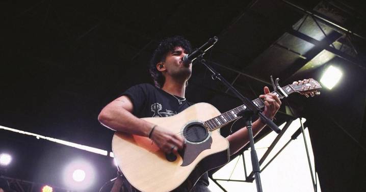 Hart lights up Grand Ole Opry's 100th birthday celebration