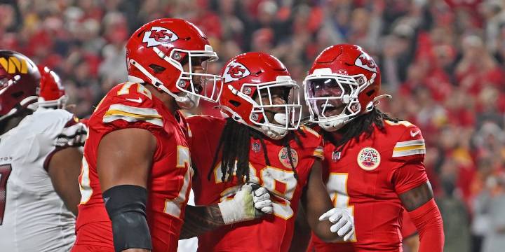 Pair of Hunt touchdowns help Chiefs roll Commanders, 28