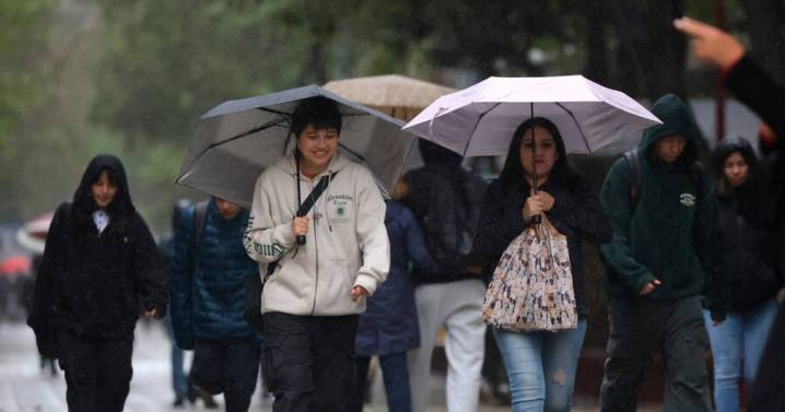 Calor extremo y lluvia: el pronóstico del tiempo en Santiago para esta semana