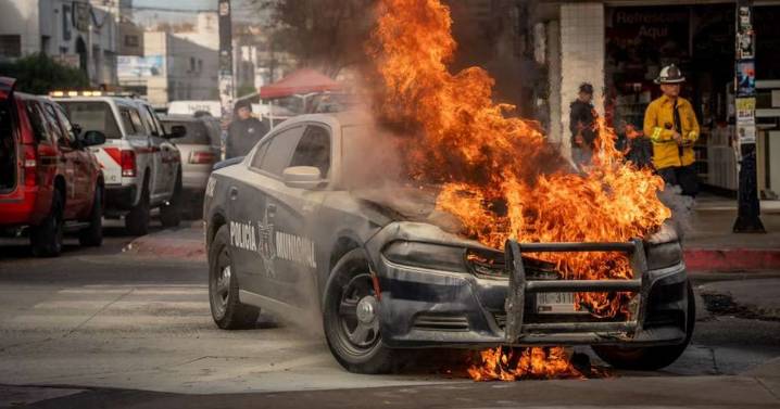 Patrulla se incendia en la Zona Centro por falla mecánica