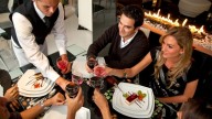 Los hosteleros hartos del gesto que hacemos todos en los restaurantes: el enfado es monumental