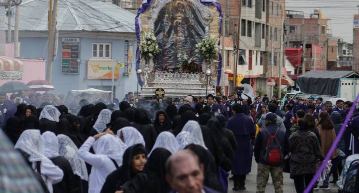 En procesión, arzobispo pide por manifestante que falleció en protesta