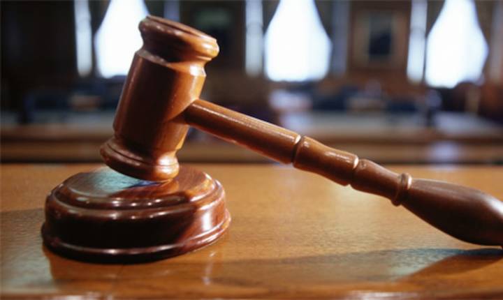 Acusan en ausencia a joven por crimen en Salinas