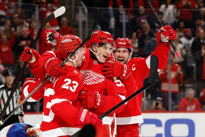 Deadspin | NHL roundup: Unlikely hero lifts Red Wings to 5th straight win