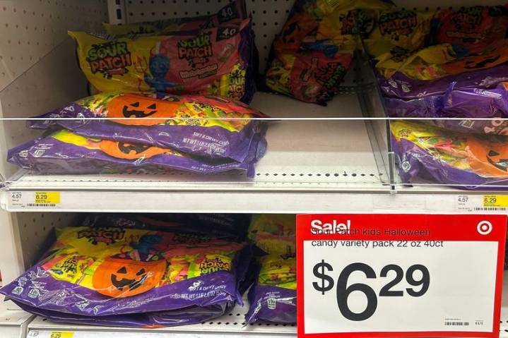 US retailers discounting Hershey sweets to boost key Halloween sales