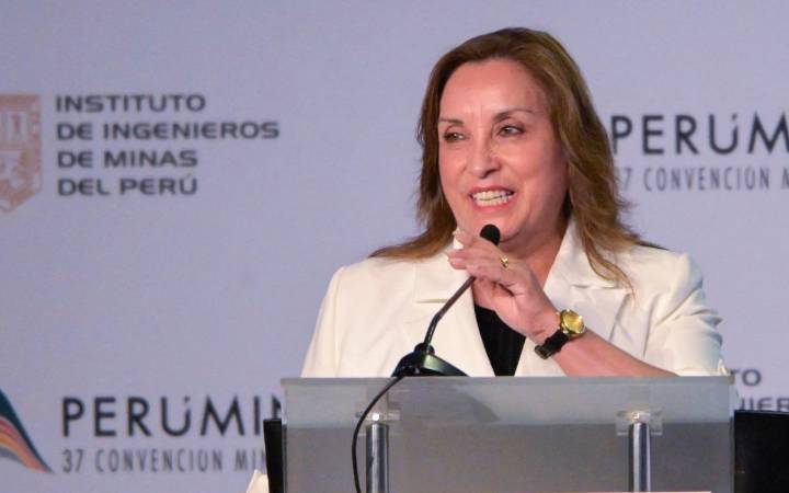 Crisis en Perú: siete presidentes en 9 años; abrupta destitución de Boluarte y presidente interino denunciado por violación