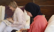 Bordar para resistir: palestinas enseñan en España el ‘tatreez’ para preservar su arte