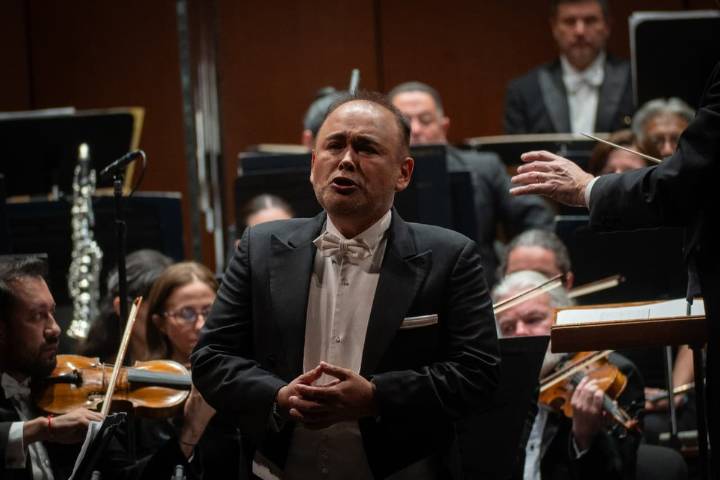 Dedica Javier Camarena su concierto en el Cervantino a víctimas de lluvias en Veracruz