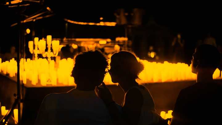 Las velas vuelven a encender el espíritu barroco
