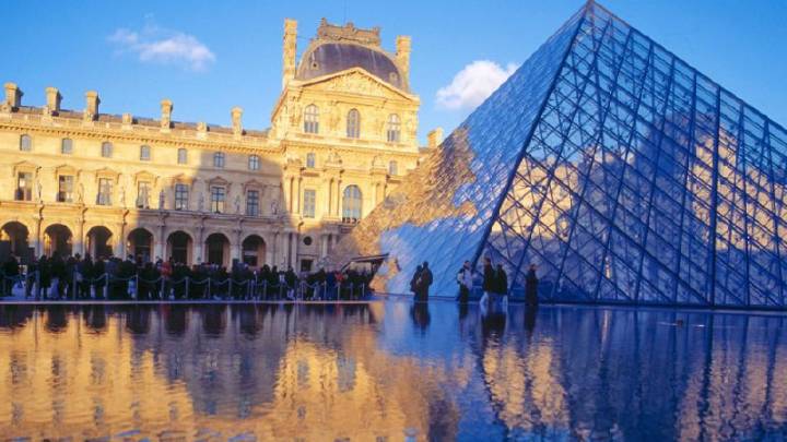 Louvre reabre sus puertas tres días después del robo