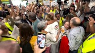 Una treintena de activistas y separatistas de Més reciben en Mallorca al trío podemita de la flotilla