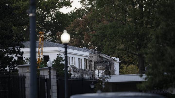 White House demolition on East Wing begins for Trump ballroom