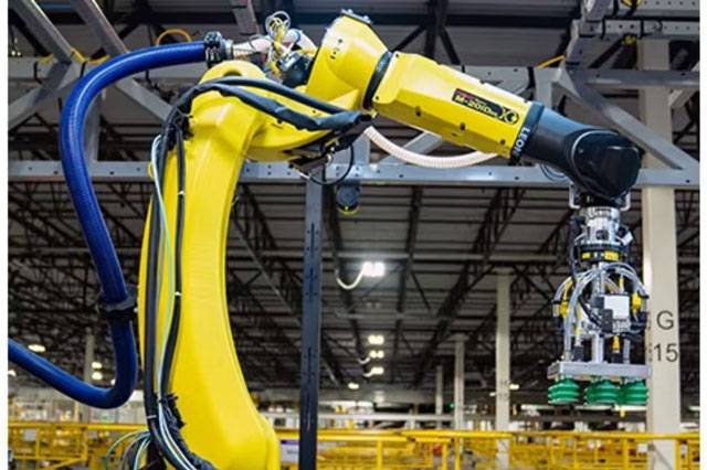 Amazon reportedly plans to replace 6 lac workers with robots and automation by 2033