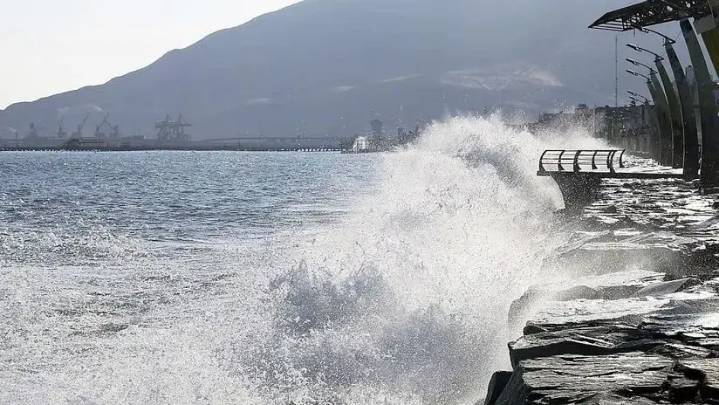 Emiten alerta naranja en Lima y otras nueve regiones costeras por vientos “de moderada a fuerte intensidad”