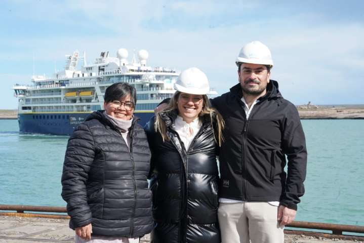 La candidata a diputada nacional Gisella Martínez recorrió el puerto de Puerto Deseado 