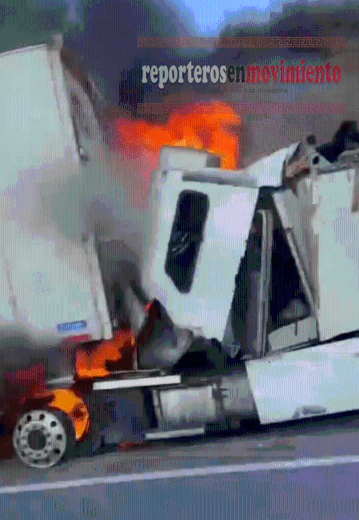 TRÁILER CHOCÓ CONTRA LA CAJA DE OTRA UNIDAD DE CARGA Y EXPLOTÓ LA CABINA EN EL ARCO NORTE