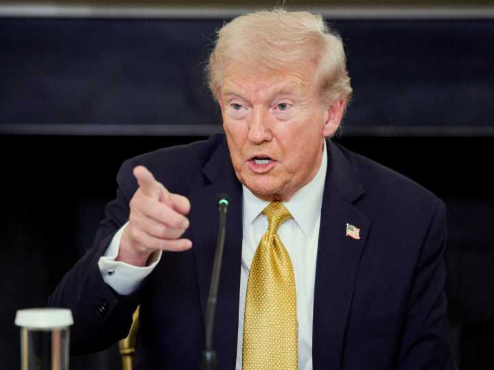 Donald Trump dice que los carteles del narcotráfico "gobiernan México", pero que respeta a la presidenta Claudia Sheinbaum