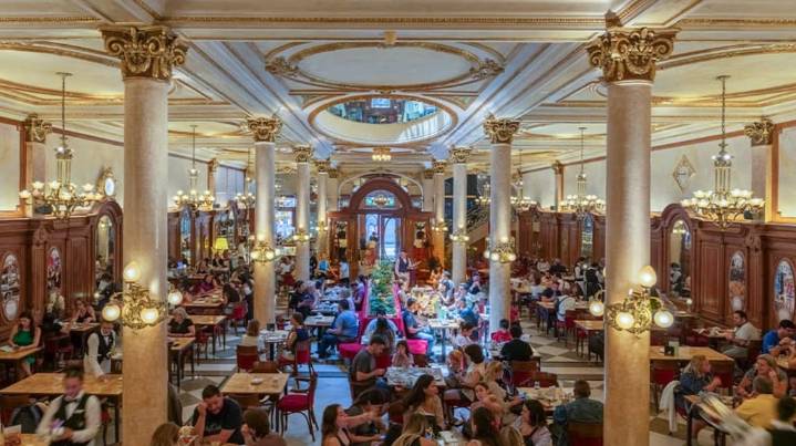La confitería de época en CABA donde podés desayunar o merendar por $9.500