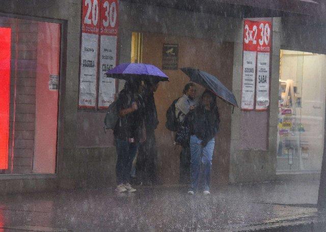 Tormenta tropical Priscilla provoca lluvias y fuerte oleaje en el Pacífico