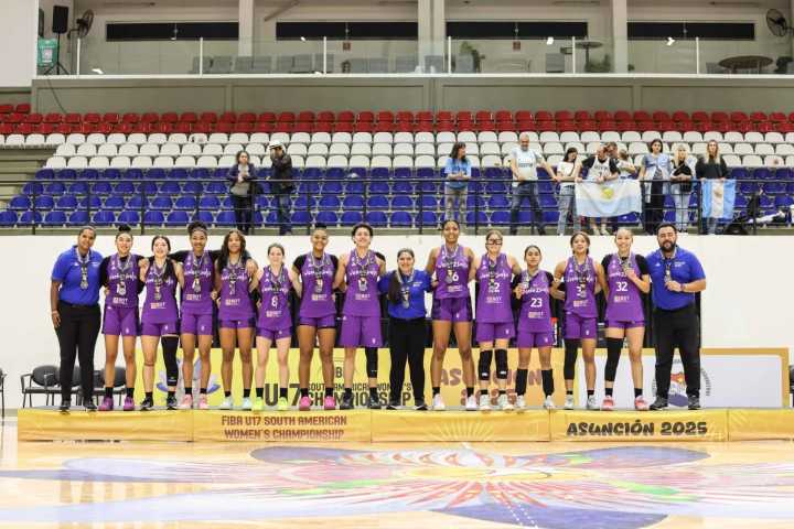 La selección nacional de baloncesto femenino sub-17 conquistó plata y cupo a la AmeriCup