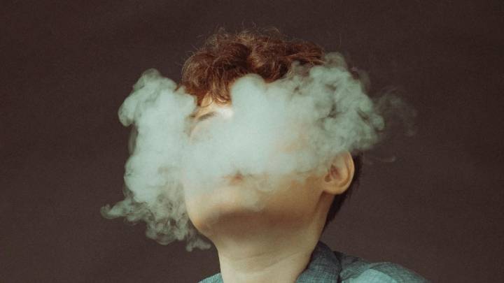 Los malos humos del vapeo: "Uno se hace adicto a la nicotina, da igual el vehículo que uses para consumir"