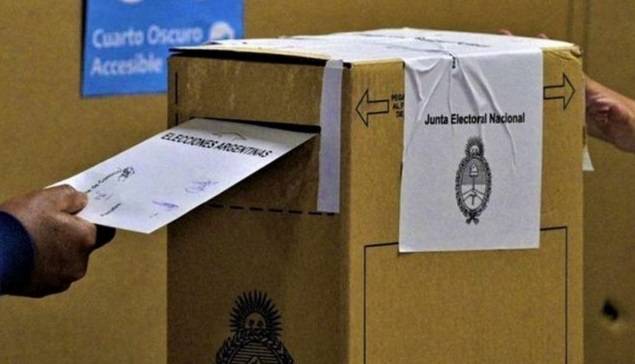 Argentina acude a las urnas para unas legislativas cruciales
