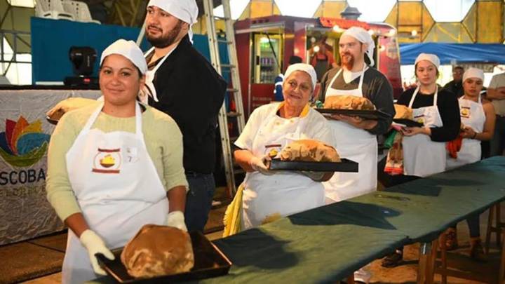 El pollo al barro, una rareza imperdible de la gastronomía bonaerense