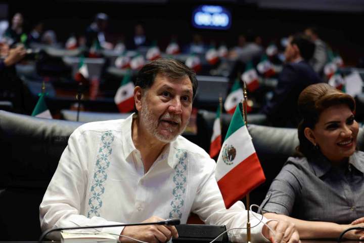 Revelan viaje de Fernández Noroña a Coahuila en avión privado de lujo