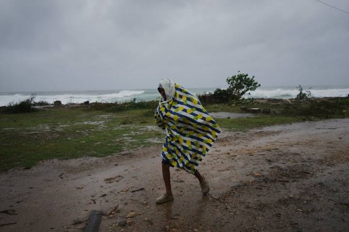 Hurricane Melissa charges toward Cuba after pummeling Jamaica with historic power
