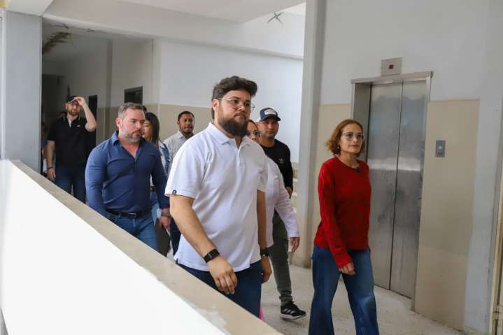 Ministra de Salud y Gobernador inspeccionan avances en rehabilitación del Vargas