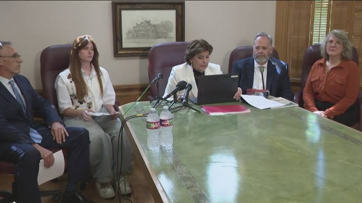 Ousted Texas medical director defends Planned Parenthood ties