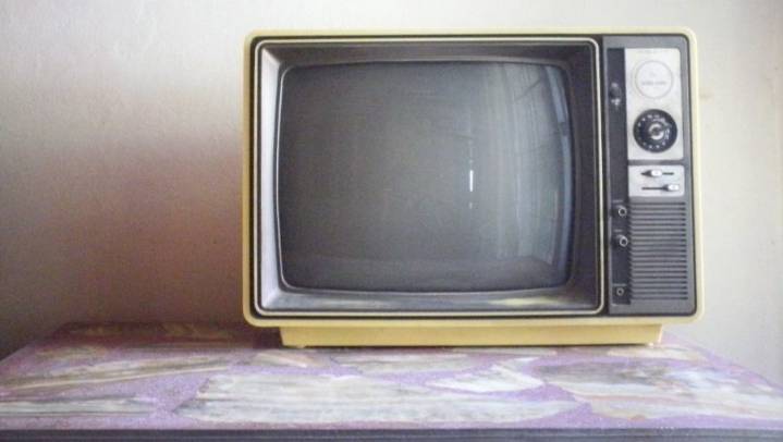 Mennonite Man Rents Colour TV to Watch Grey Cup