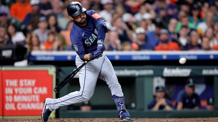 Mariners’ Eugenio Suarez leaves Tigers fans stunned silent after huge HR