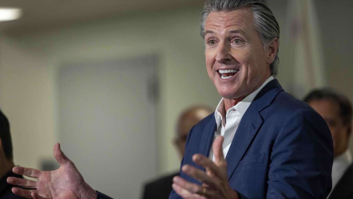 California Wants To Punish Social Platforms for Aiding and Abetting the First Amendment