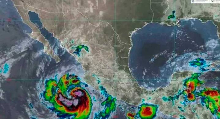 Huracán Priscilla baja a categoría 1 y avanza al suroeste de Baja California Sur