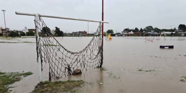Continúa la emergencia en Bahía Blanca tras un nuevo temporal: calles anegadas, sin clases y autos encajados