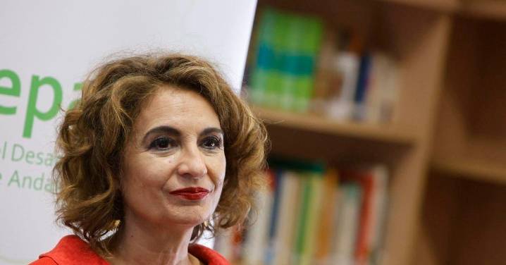 Montero califica de "vergüenza" que el Senado esté siendo "manipulado" por el PP
