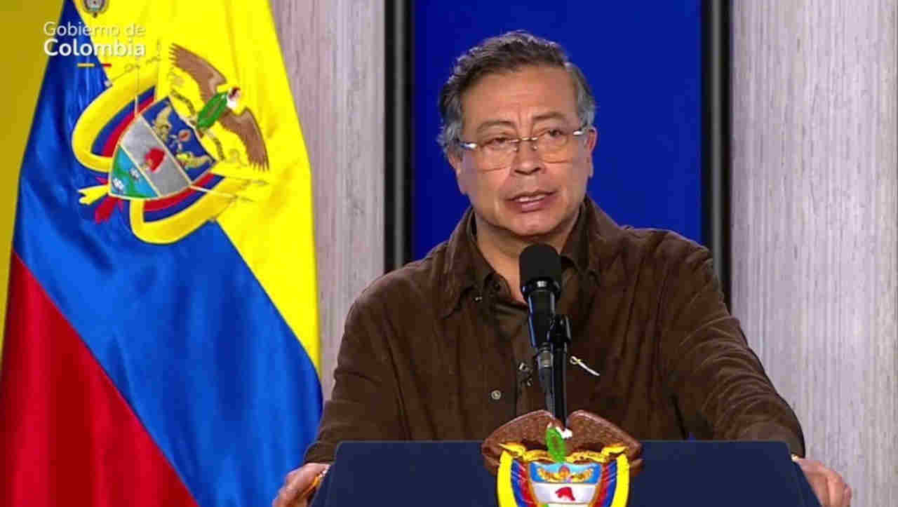 Denuncia Petro asesinato de pescador colombiano en ataque de EU a lancha en el Caribe