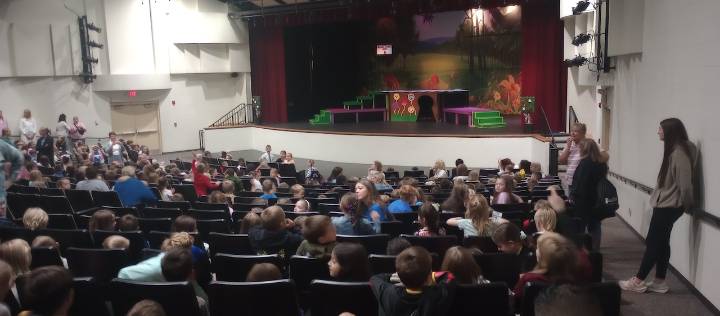 Brunswick seniors, first-grade students enjoy an exclusive performance of ‘Alice In Wonderland’