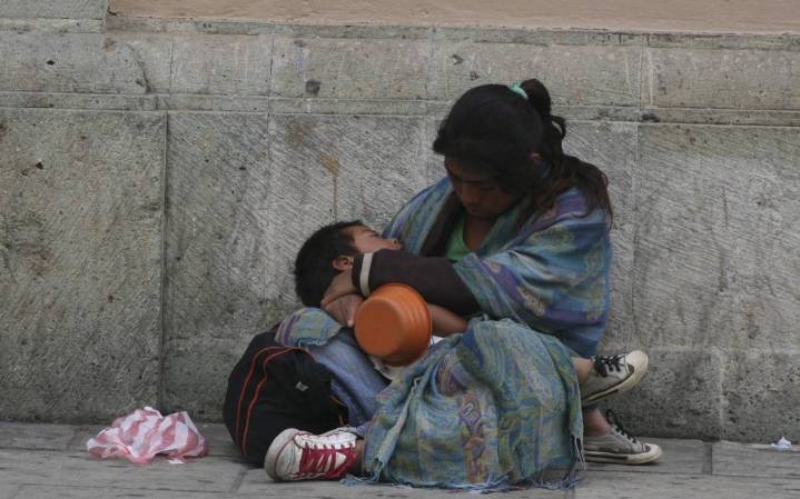 Expertos advierten que México podría tardar medio siglo en erradicar la pobreza
