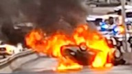 Joven se salva de fuerte accidente al sur de Saltillo; su auto volcó y se incendió