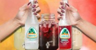 ‘Llenó la mesa de botellas y pipetas’: Así nació la receta de Jarritos, el refresco mexicano con 75 años