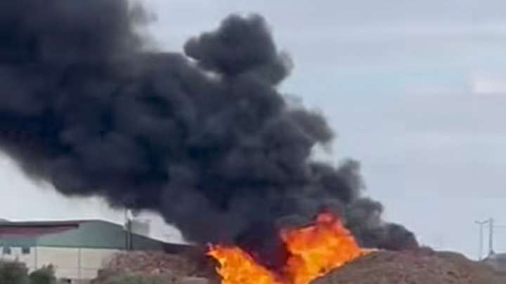Arde una nave de una industria de corcho en San Vicente de Alcántara